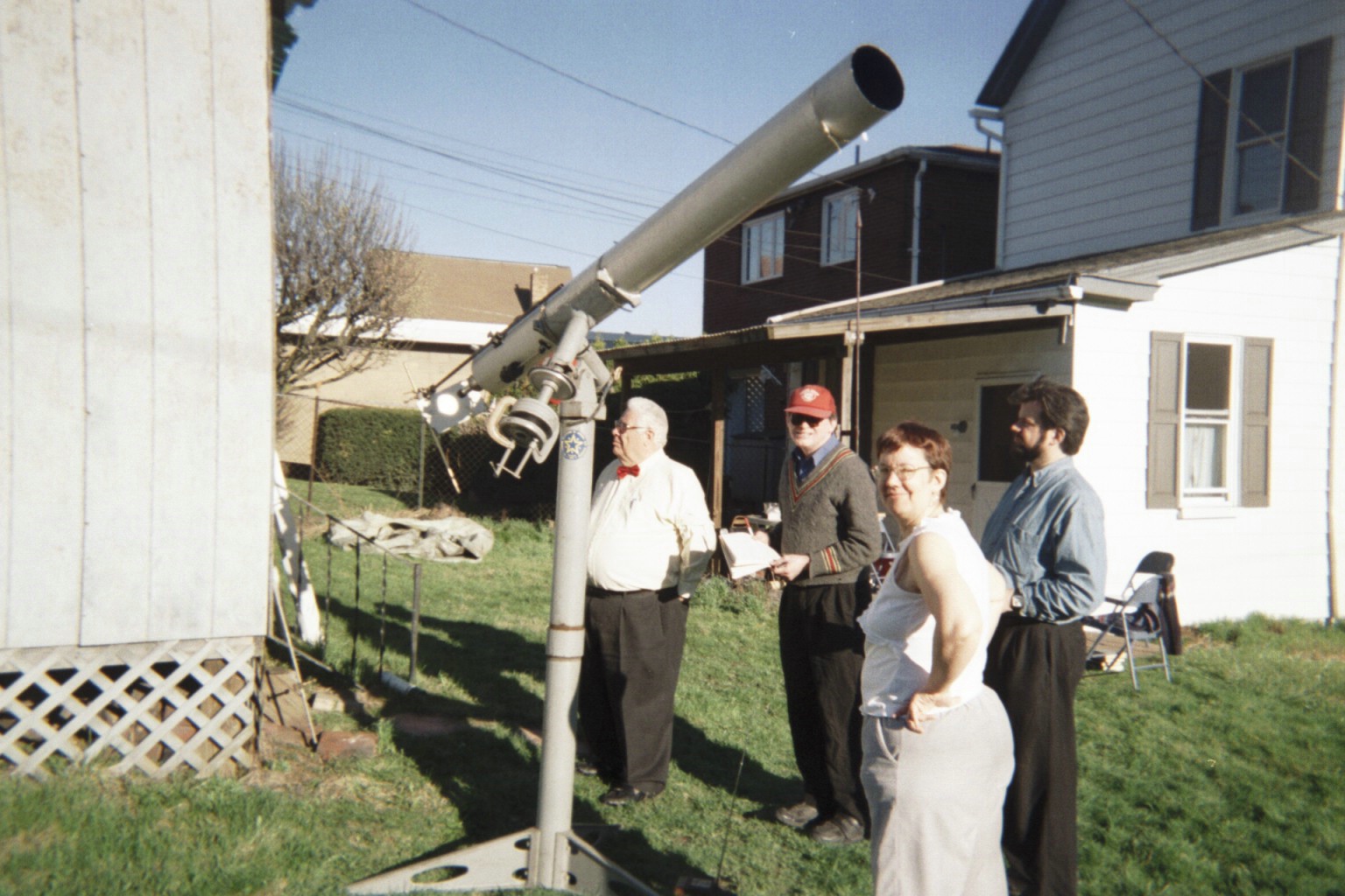 Telescope and observers during Solar Eclipse of 2005 April 8